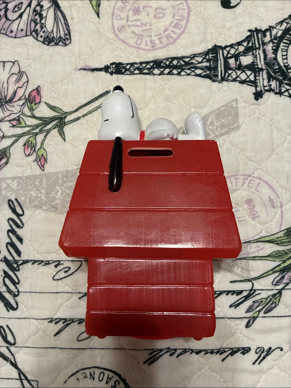 Vintage Peanuts Snoopy Red and White Doghouse Coin Bank